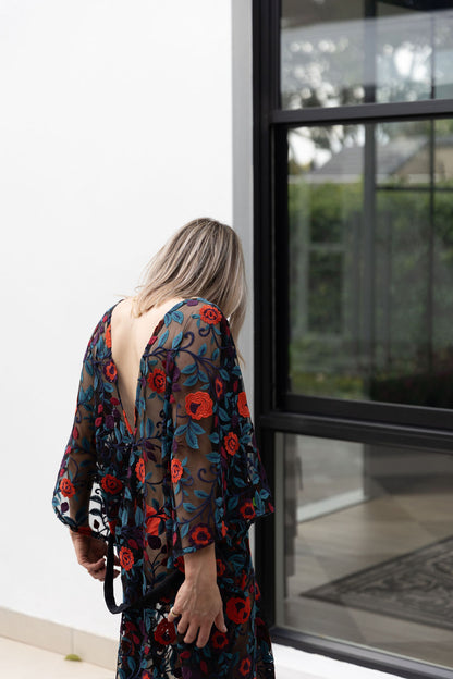 LUNA : Kaftan // Embroided Flowers