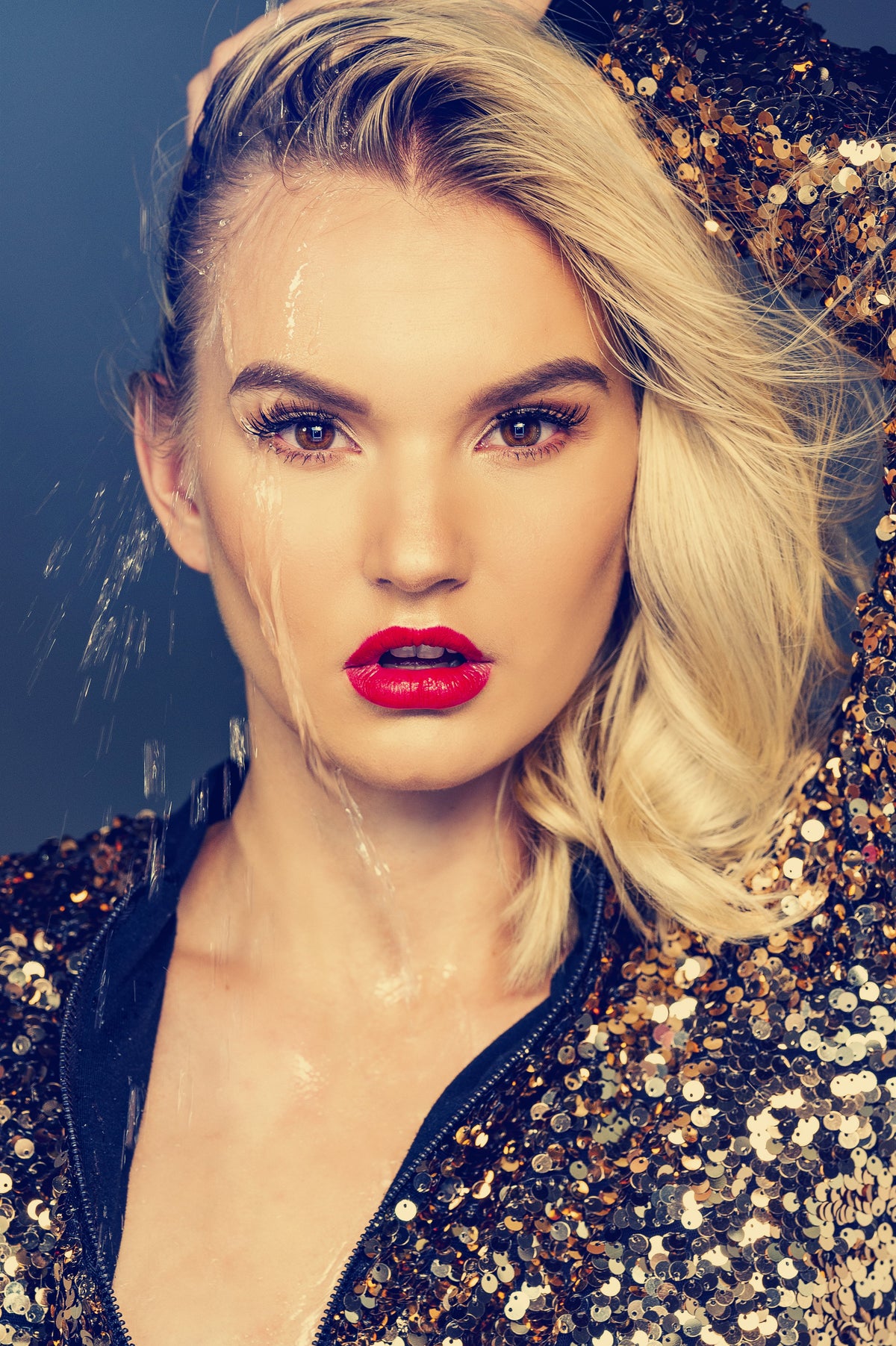 rich bold red matte lipstick long lasting-lipstick-lynné